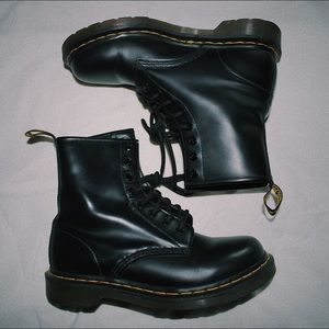 Women’s Dr. Martens 1460